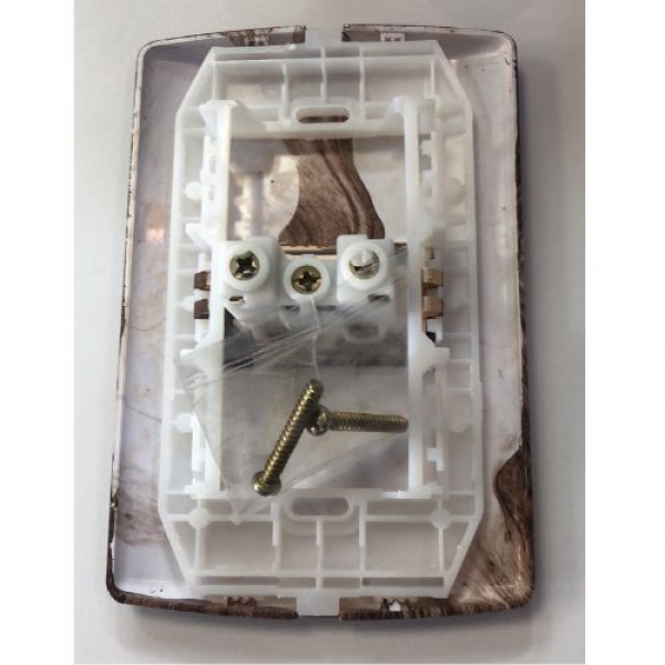 1 Tomada 2P + T 10A 250V - IMBUIA