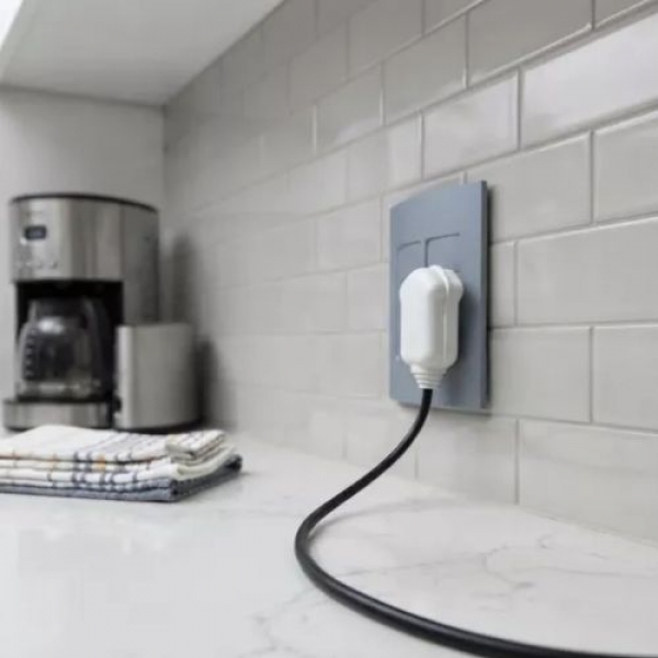 Plug Macho 2p + T 10A 250V 90° - Triangulo Prensa Cabo - Cód 13520 - MARGIRIUS