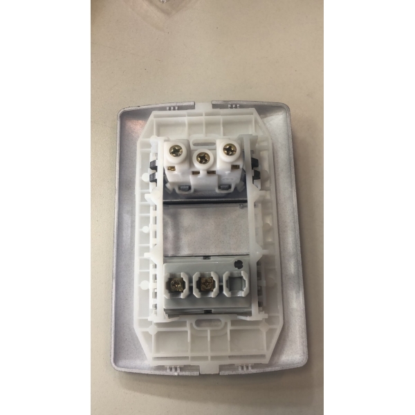 1 Interruptor 1 Tecla Simples - 10A 250V + Tomada 2P +T 20A  250V - GRAFITE